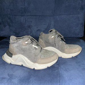 WOMEN'S KINETIC™ BREAKTHRU CARIBOU SNEAKER BOOT, grey, size 7